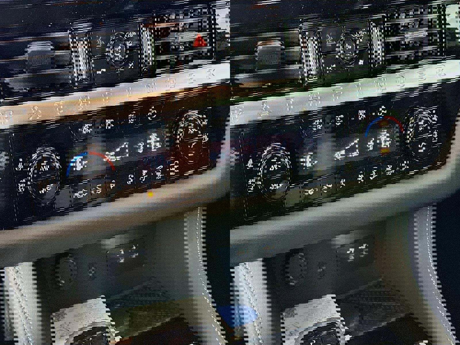 New 2026 Nissan Pathfinder Platinum image 17