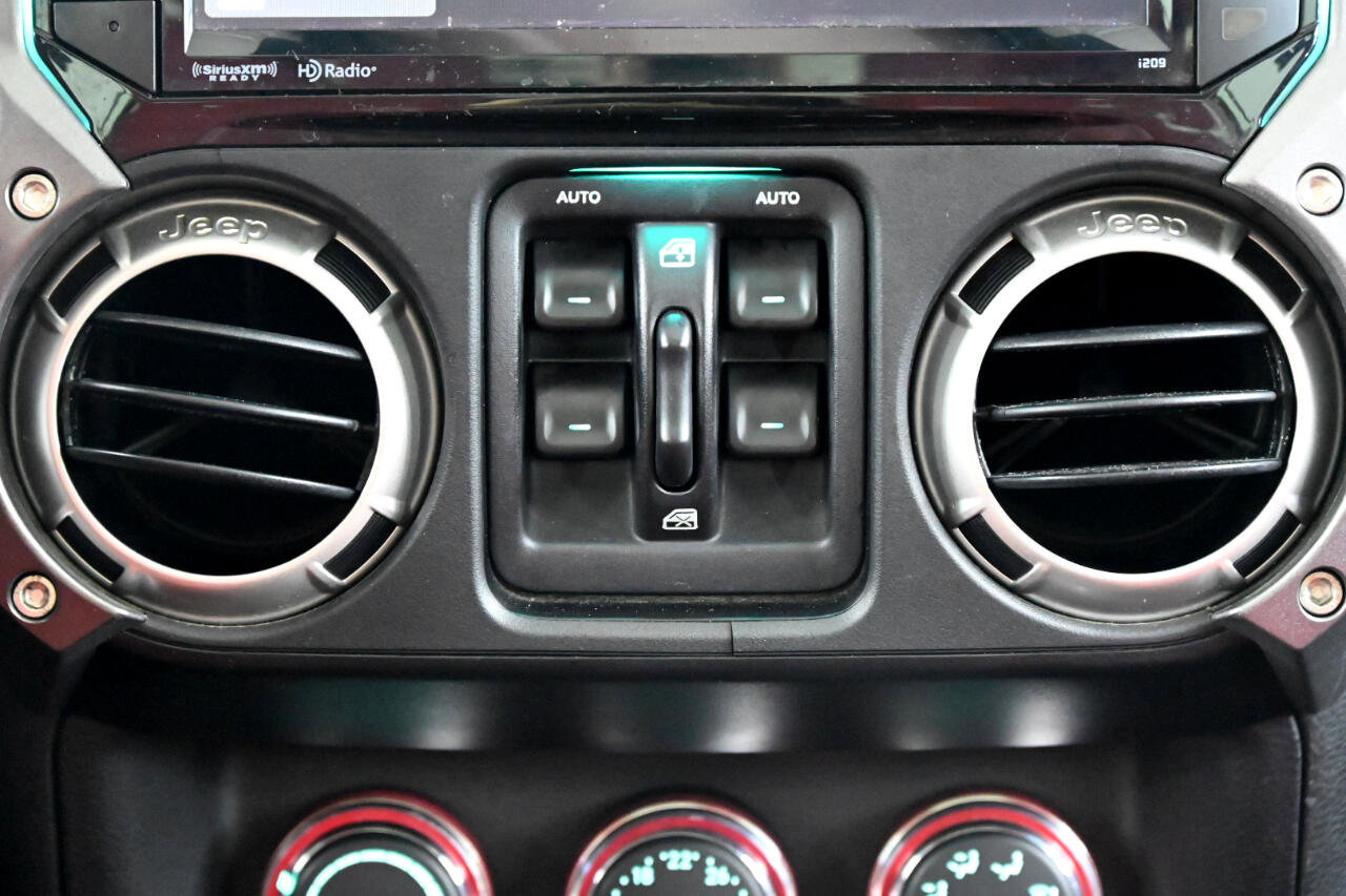 Used 2018 Jeep Wrangler Unlimited Rubicon w/ Cold Weather Group image 31