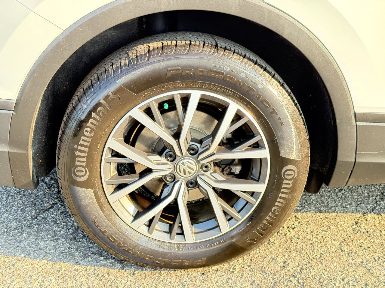 Used 2019 Volkswagen Tiguan SE w/ Panoramic Sunroof Package image 90