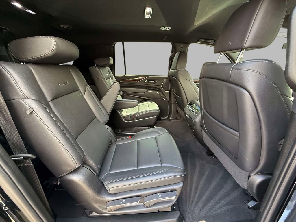 Used 2024 Cadillac Escalade ESV Luxury AWD/4WD image 16
