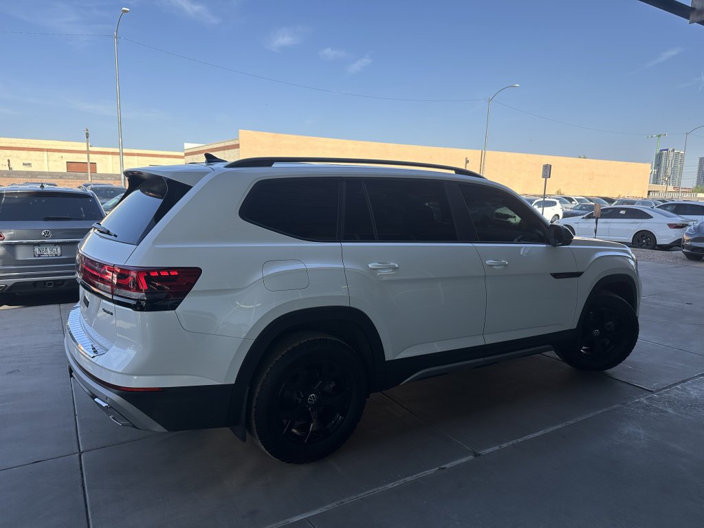 Used 2024 Volkswagen Atlas Peak Edition SEL AWD/4WD image 3