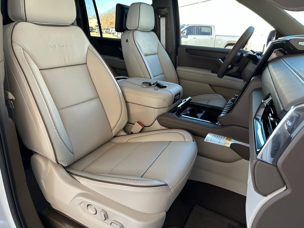 New 2026 GMC Yukon XL Denali w/ Denali Reserve Package image 17