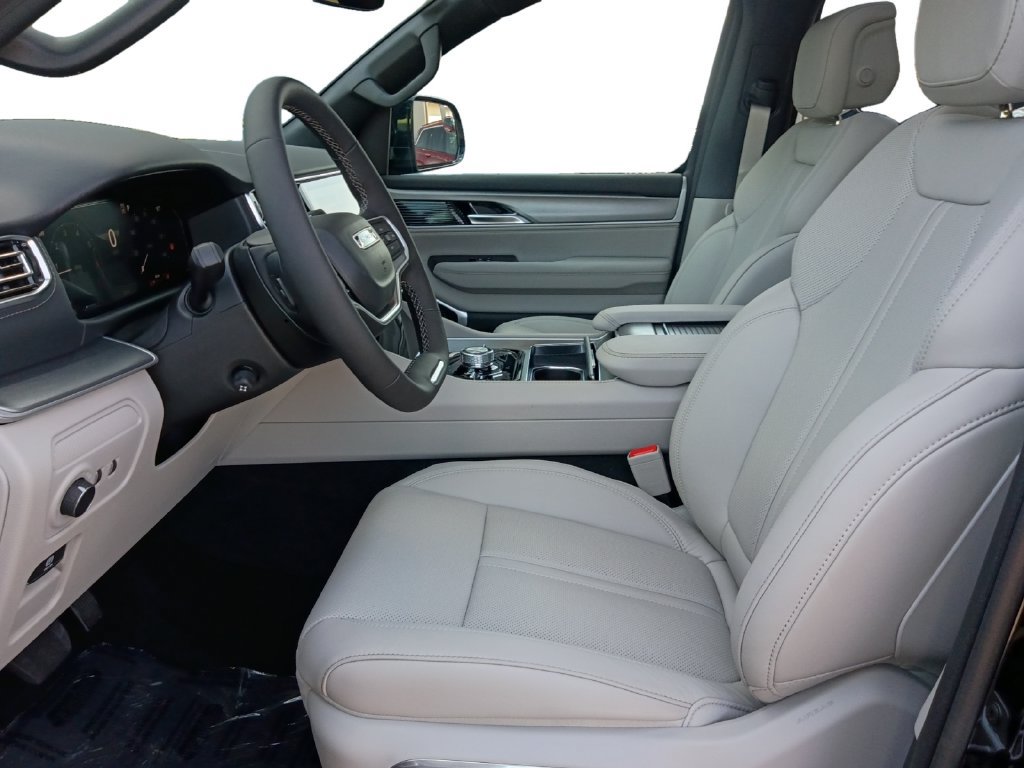 New 2026 Jeep Grand Wagoneer L Limited AWD/4WD image 19