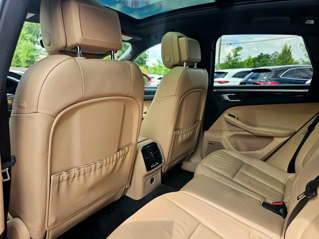 Used 2022 Porsche Macan AWD/4WD image 25