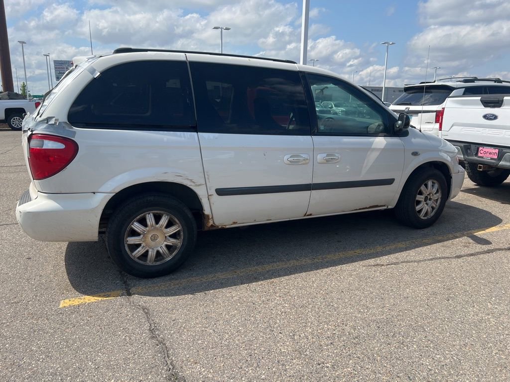 Used 2006 Chrysler Town & Country w/ Popular Equipment Group I FWD image 7