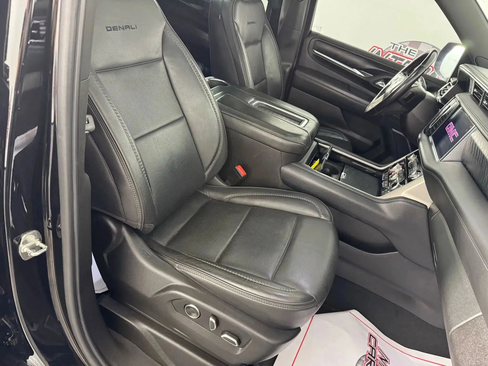 Used 2021 GMC Yukon XL Denali w/ Advanced Technology Package image 38