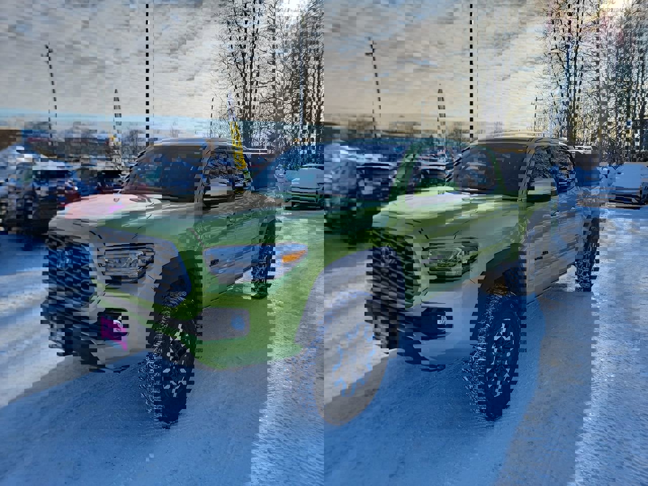 Used 2023 Toyota Tacoma TRD Off-Road w/ TRD Premium Off Road Package image 4