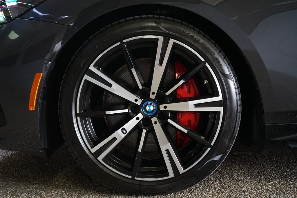 Used 2024 BMW i5 M60 w/ Executive Package image 34