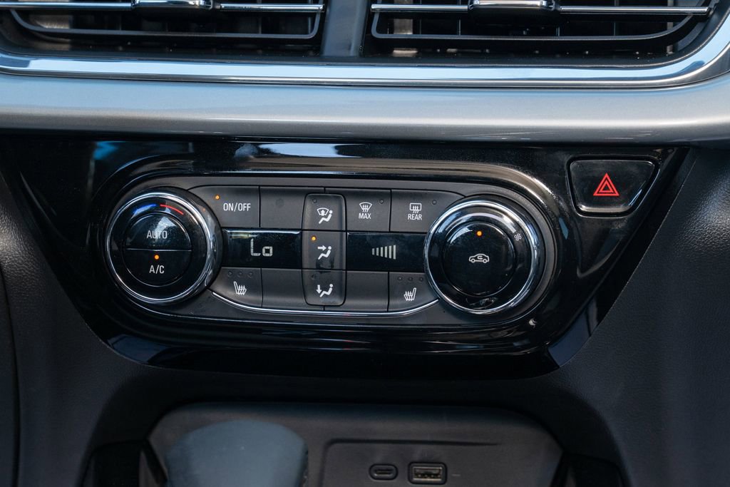 Used 2026 Chevrolet Trax LT w/ LT Convenience Package FWD image 30