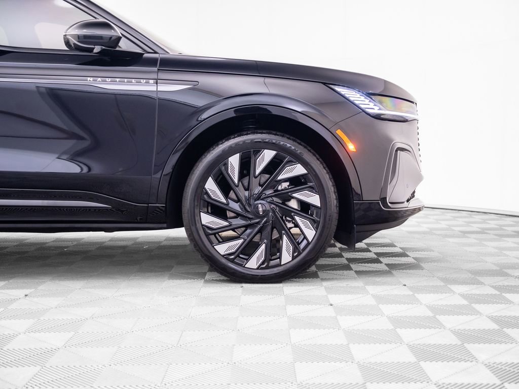 Used 2025 Lincoln Nautilus Reserve w/ Jet Appearance Package AWD/4WD image 36