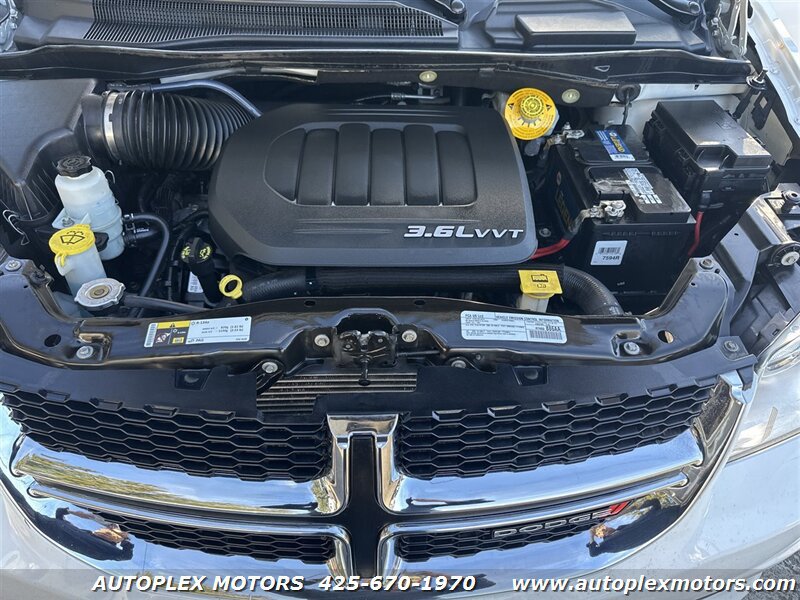 Used 2017 Dodge Grand Caravan SXT FWD image 34