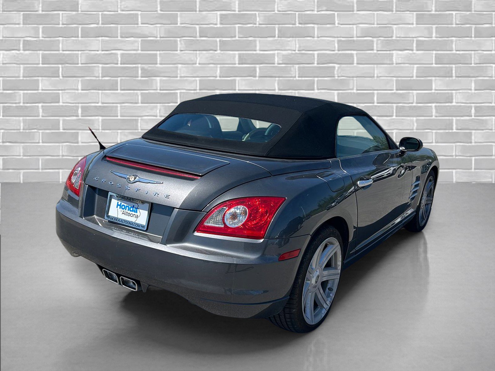 Used 2005 Chrysler Crossfire Limited RWD image 5