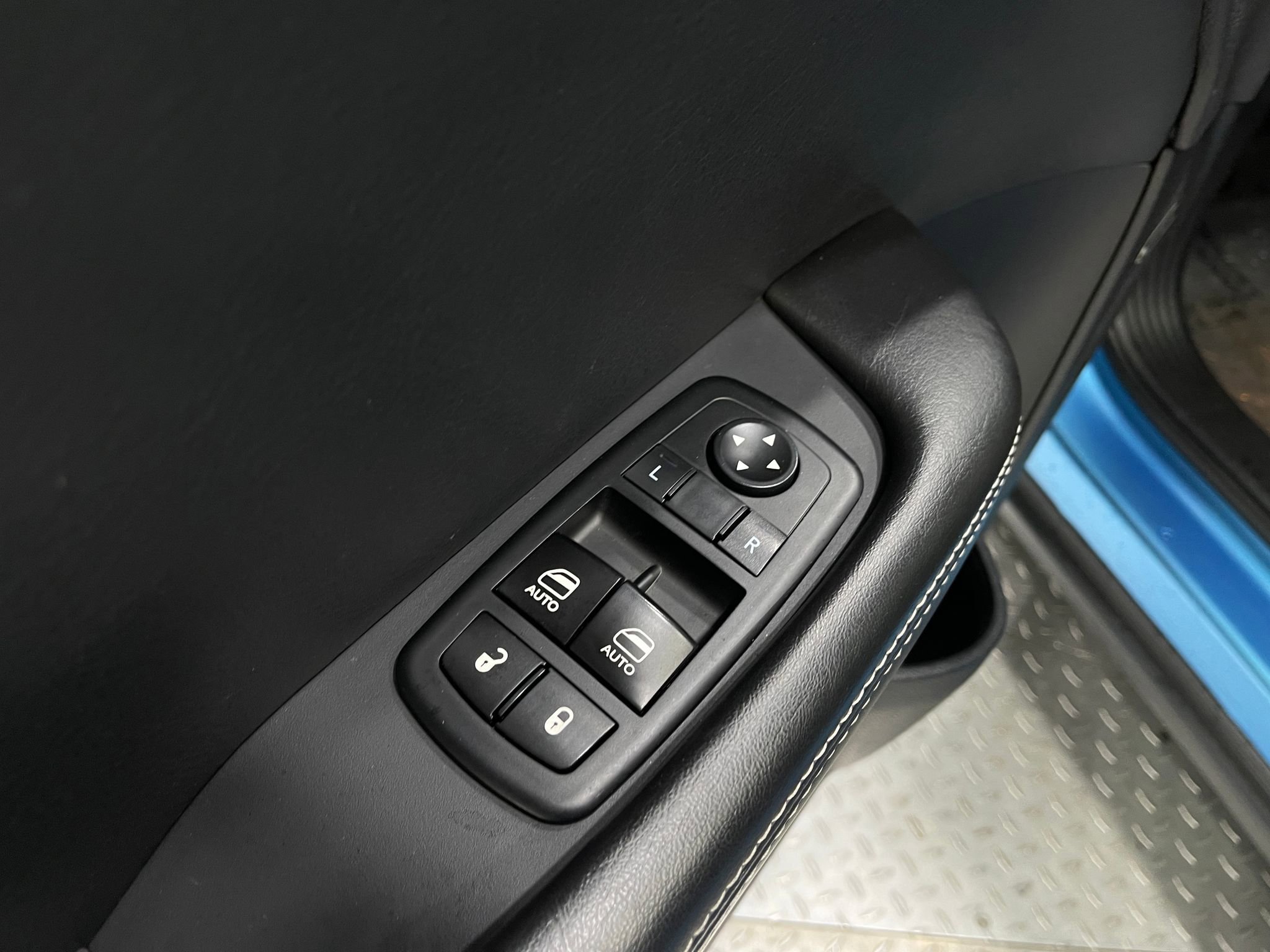 Used 2016 Dodge Challenger SRT w/ Technology Group image 15