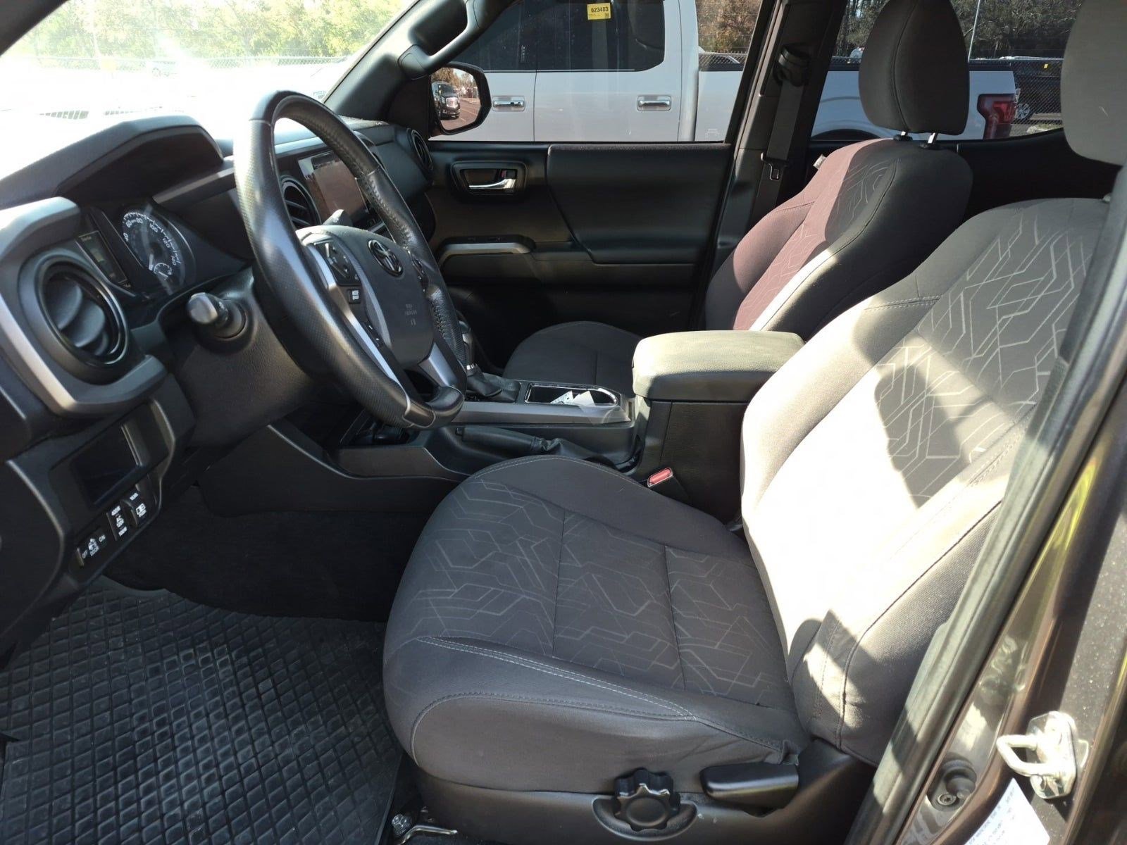 Used 2017 Toyota Tacoma TRD Sport w/ Tow Package (A/T) image 6