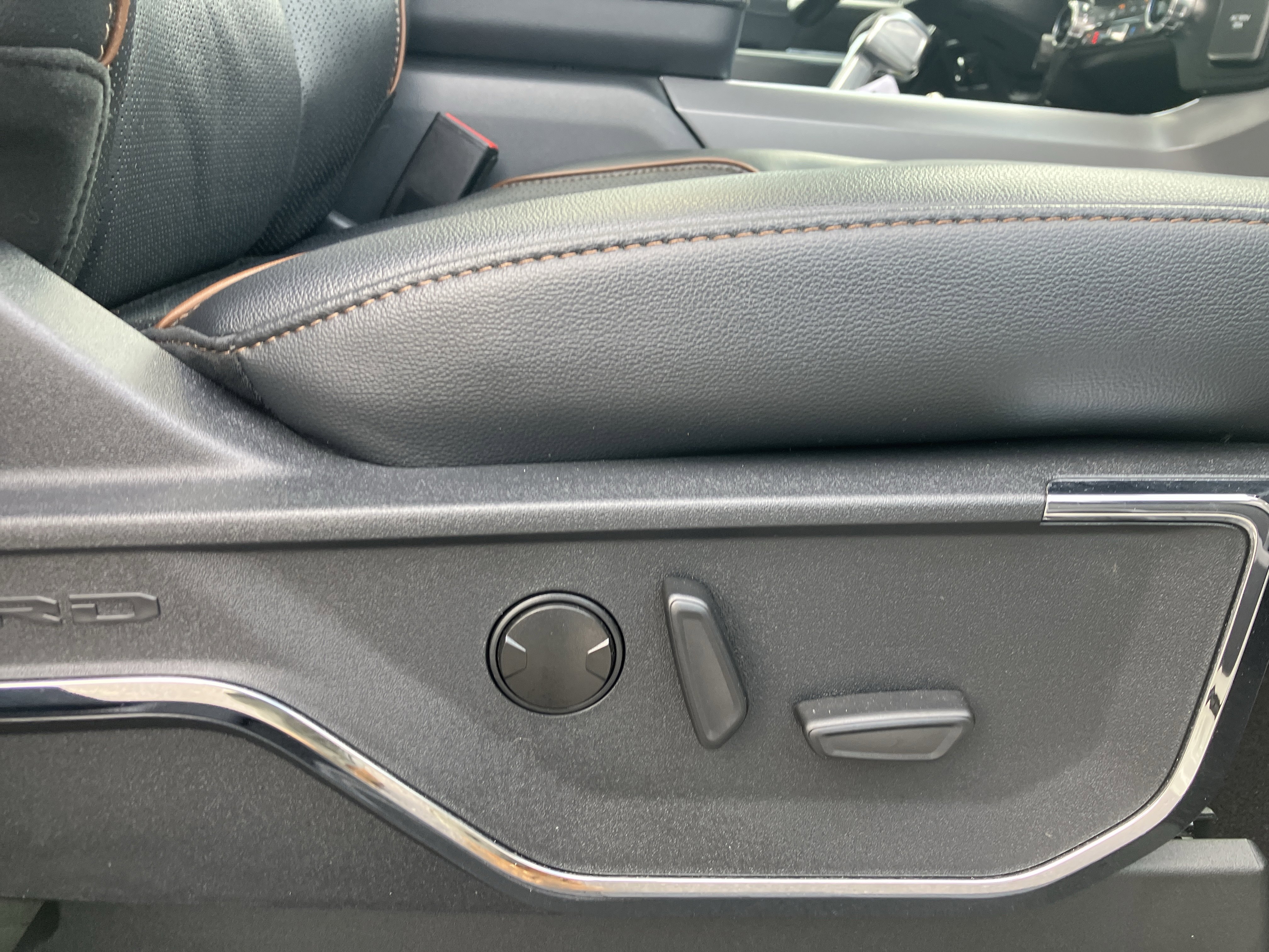 Used 2024 Ford F150 Lariat image 11