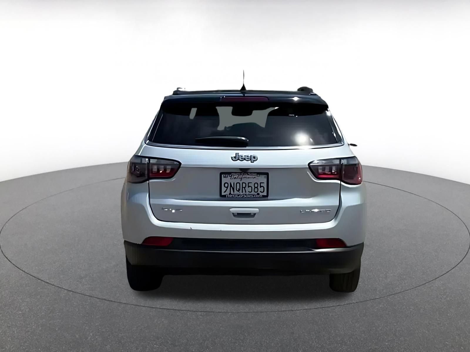 Used 2025 Jeep Compass Limited AWD/4WD image 13