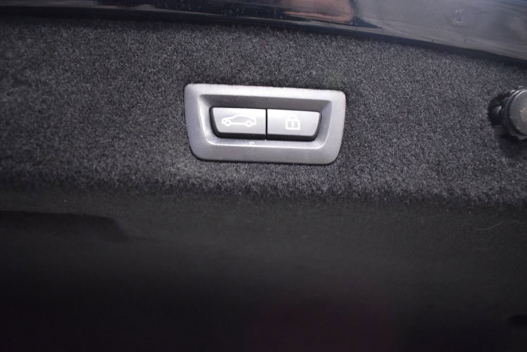 Used 2017 BMW 750i xDrive image 16