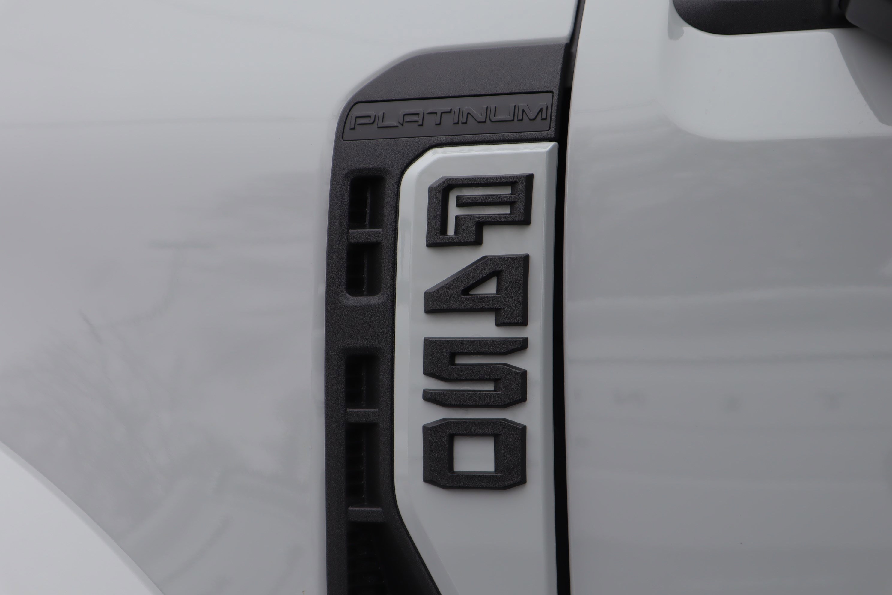 Used 2026 Ford F450 Platinum w/ Platinum Plus Package image 38