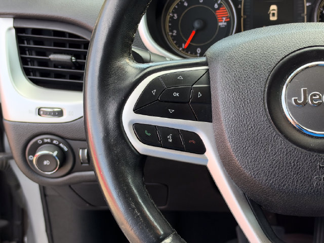 Used 2018 Jeep Cherokee Latitude Plus FWD image 10