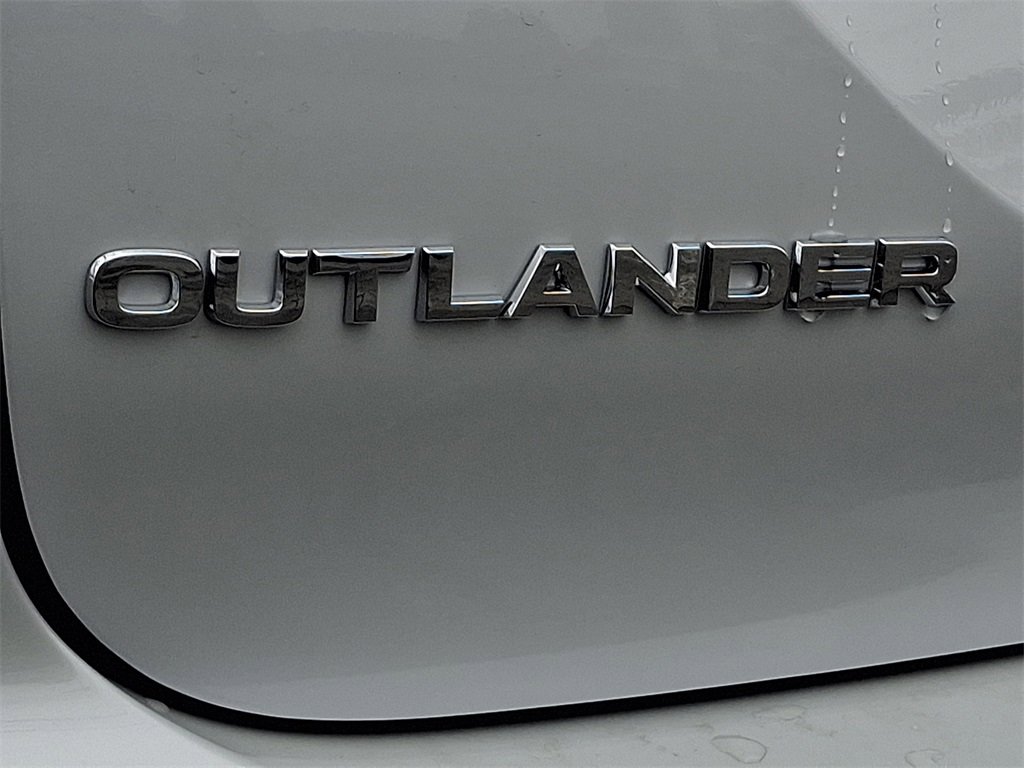 New 2026 Mitsubishi Outlander SEL image 13