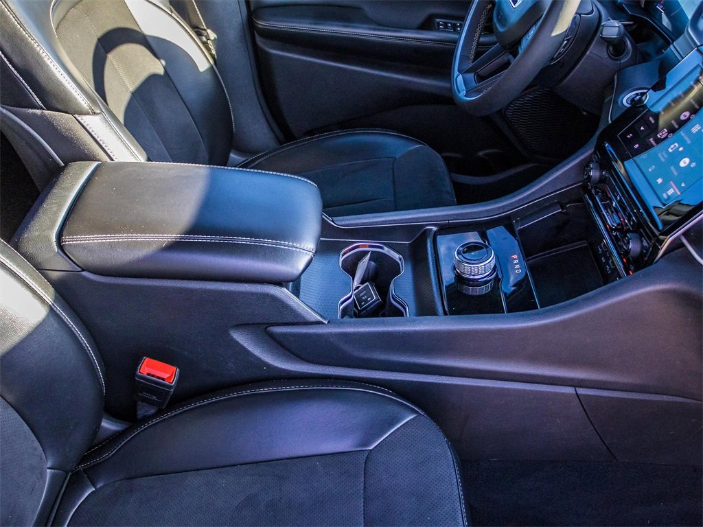 Used 2024 Jeep Grand Cherokee L Laredo image 14