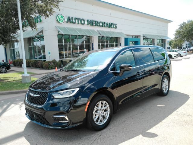 Used 2026 Chrysler Pacifica Select