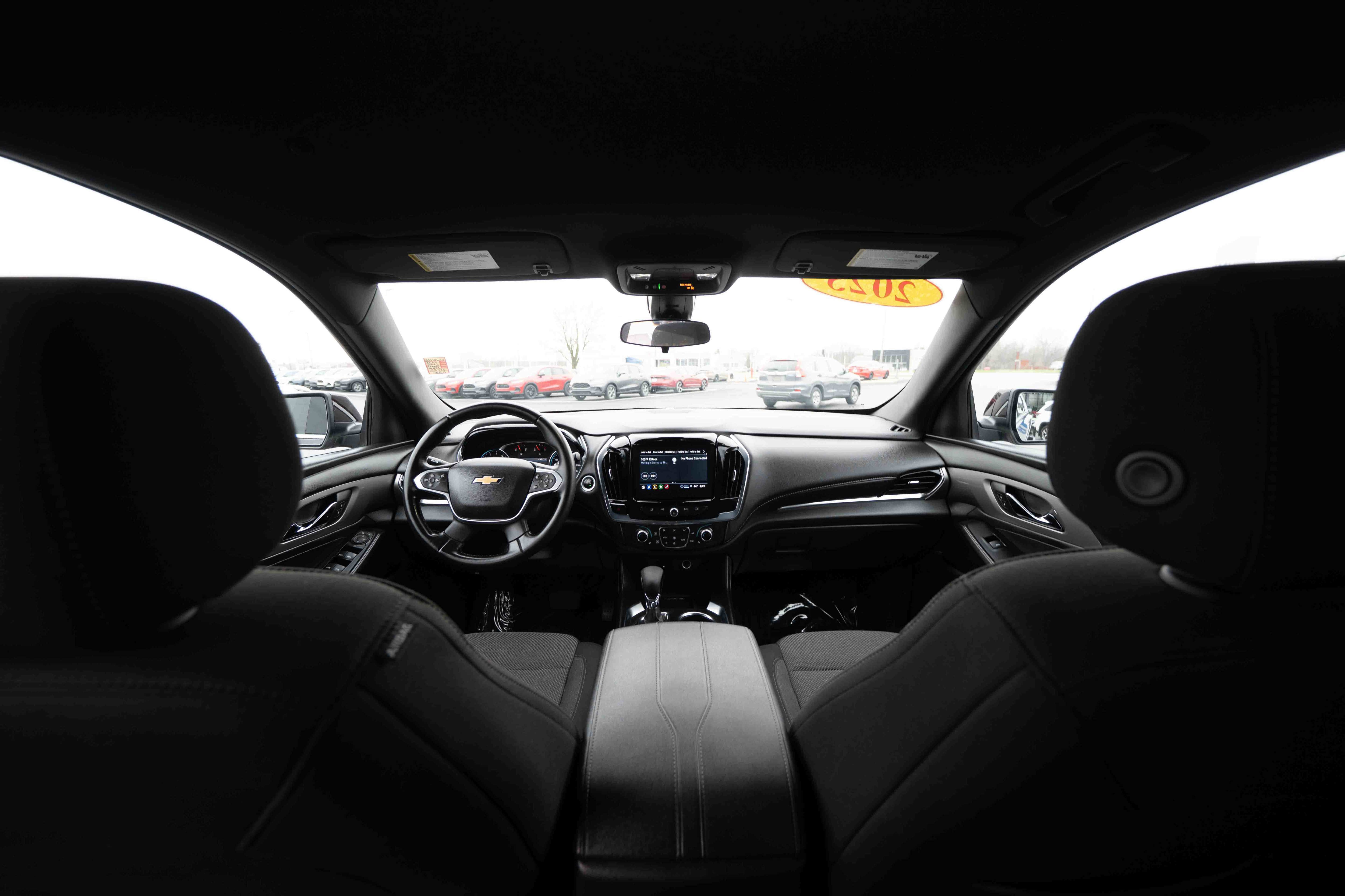 Used 2023 Chevrolet Traverse LT image 19