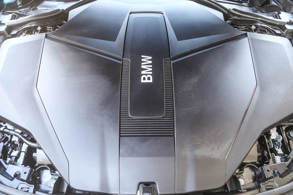 Used 2025 BMW i7 xDrive60 w/ Premium Package image 23