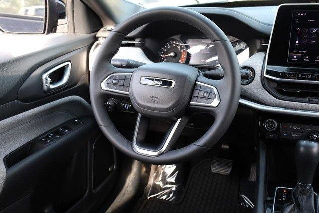 Used 2025 Jeep Compass Latitude w/ Sun & Sound Group image 25