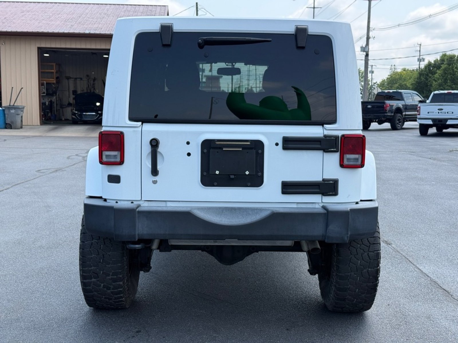 Used 2018 Jeep Wrangler Unlimited Sahara AWD/4WD image 7