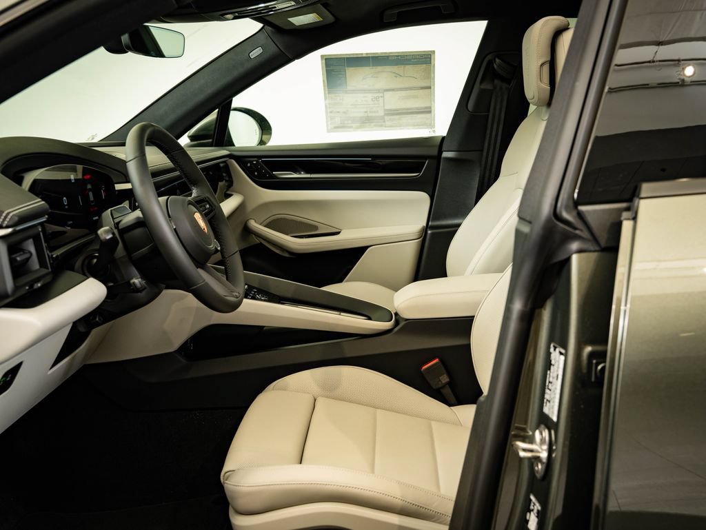 New 2026 Porsche Macan 4 Electric AWD/4WD image 5