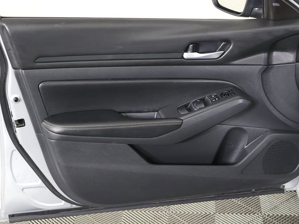 Used 2024 Nissan Altima 2.5 SV image 15
