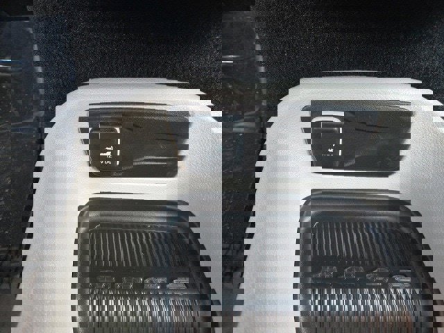 Used 2024 Chrysler Pacifica Touring-L image 16