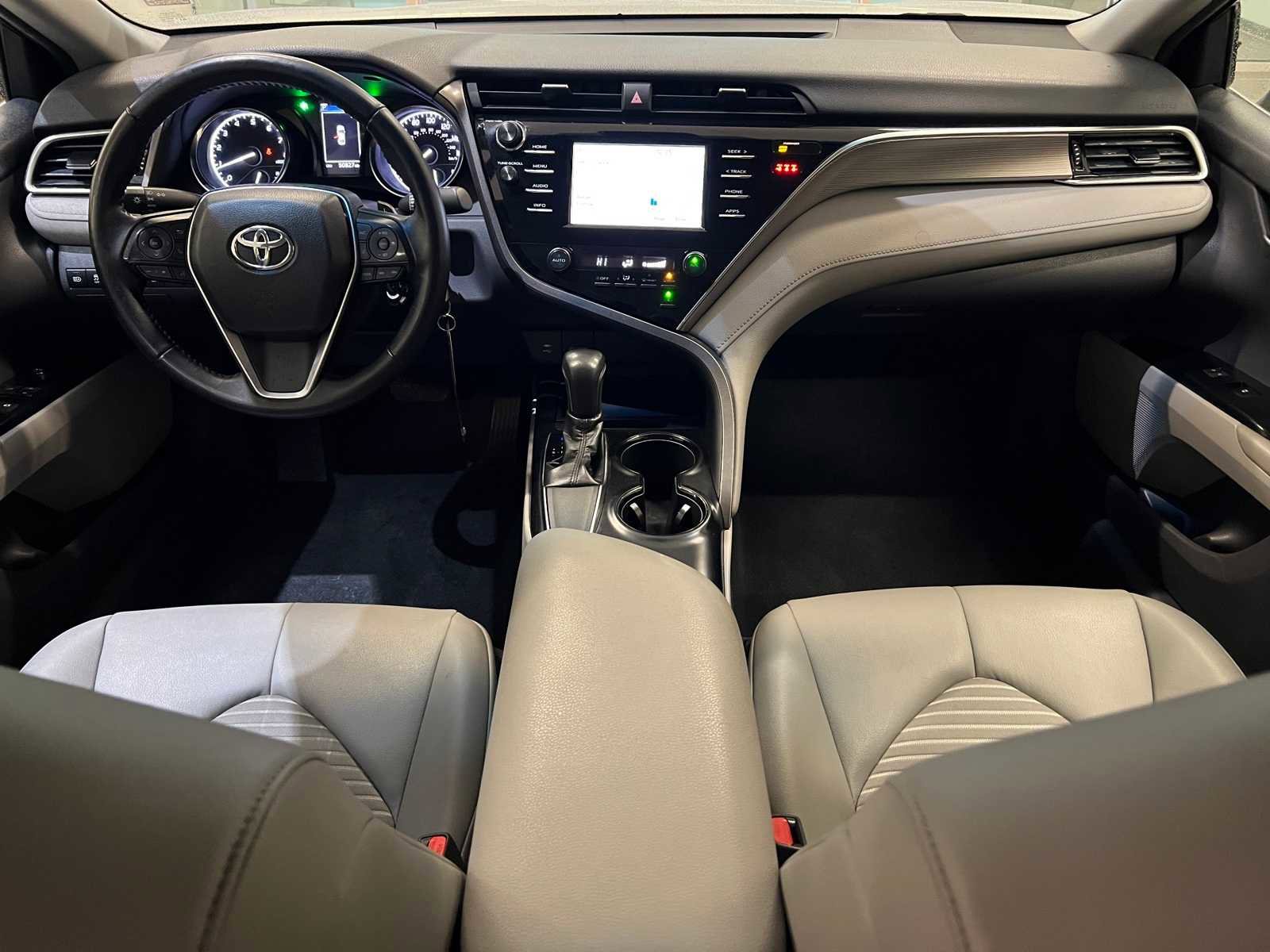 Used 2018 Toyota Camry SE image 10