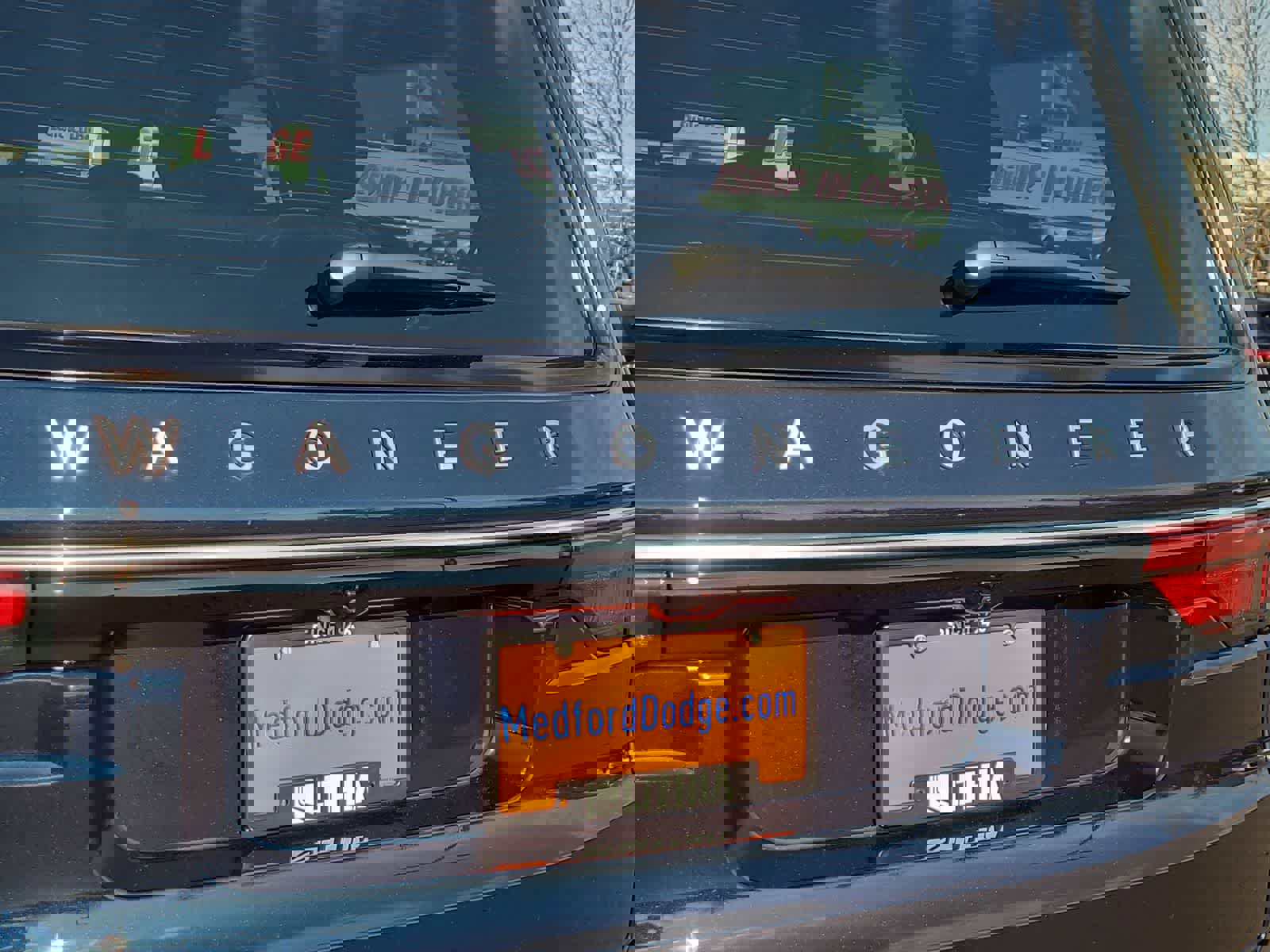 New 2025 Jeep Wagoneer 4WD w/ HD Trailer Tow Package image 15