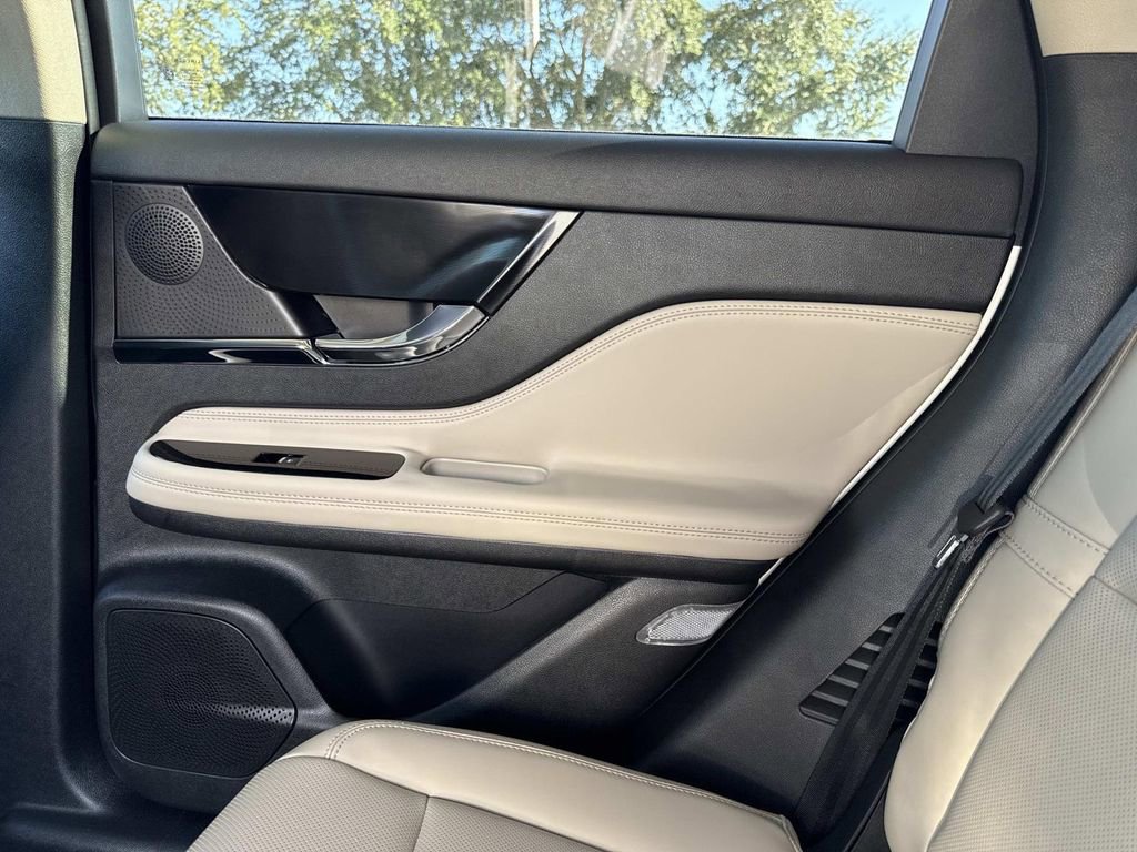 New 2026 Lincoln Corsair Premiere image 15