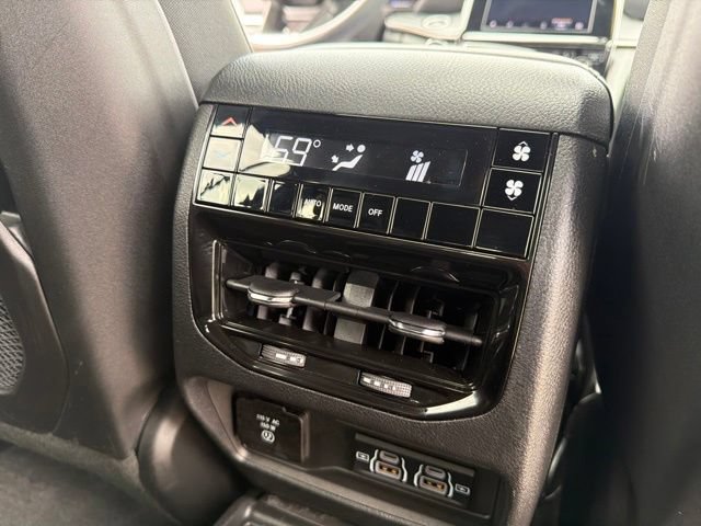 Used 2023 Jeep Grand Cherokee L Laredo AWD/4WD image 27