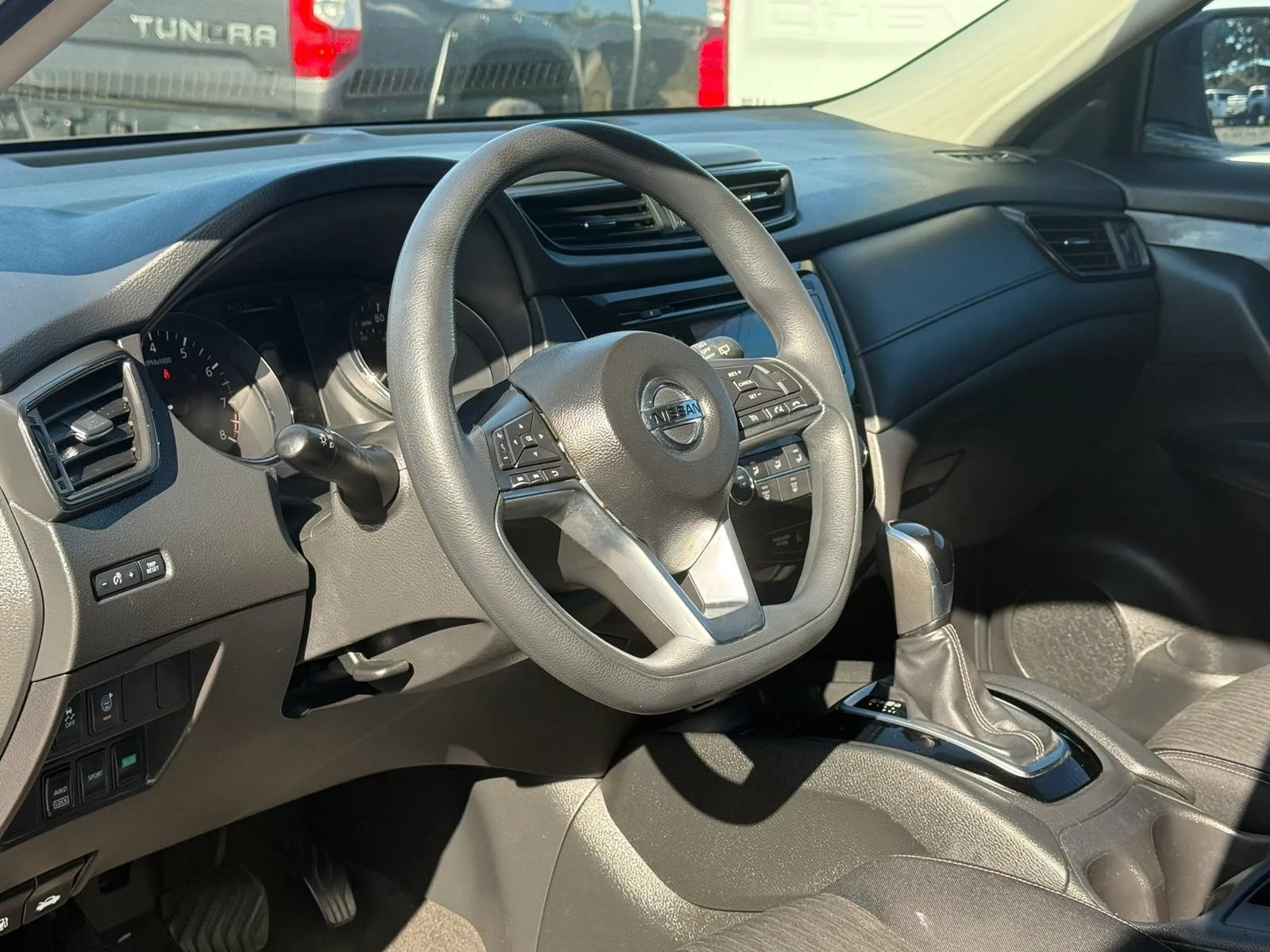 Used 2017 Nissan Rogue S AWD/4WD image 10