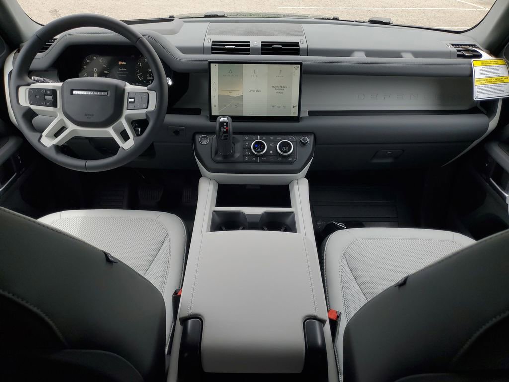 Used 2025 Land Rover Defender 130 X-Dynamic SE image 33