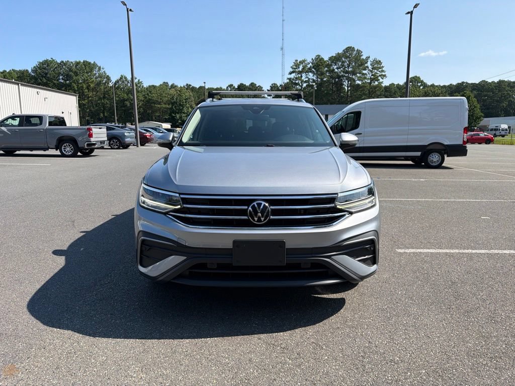Used 2023 Volkswagen Tiguan SE FWD image 3