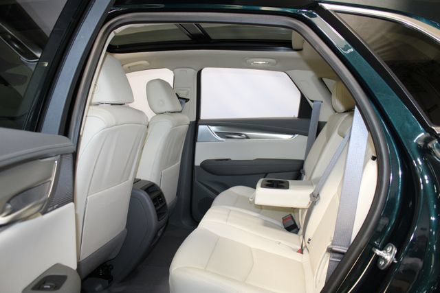 Certified 2025 Cadillac XT5 Premium Luxury w/ Technology Package AWD/4WD image 8
