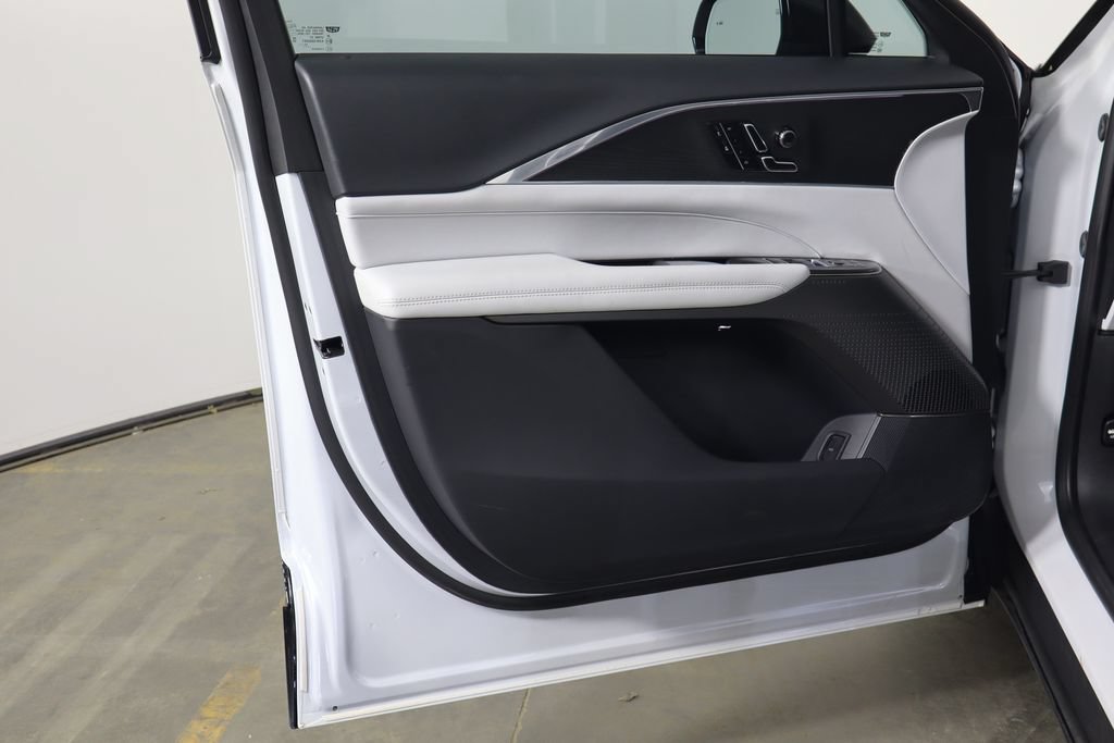 Used 2024 Cadillac Lyriq Luxury RWD image 19