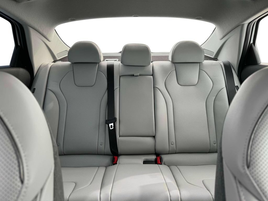 New 2025 Hyundai Elantra Limited FWD image 16