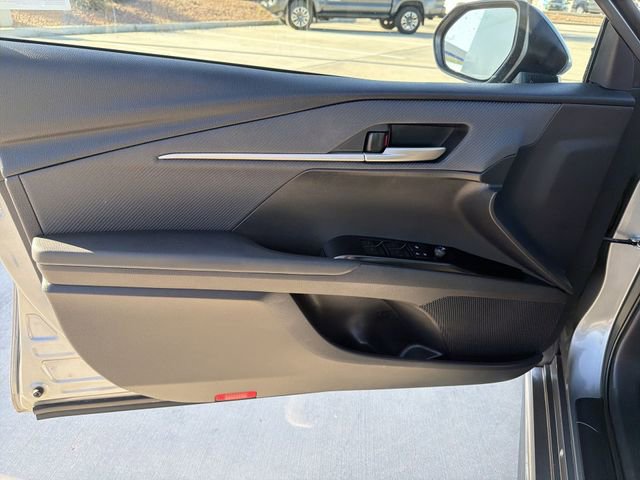Used 2025 Toyota Camry SE FWD image 9