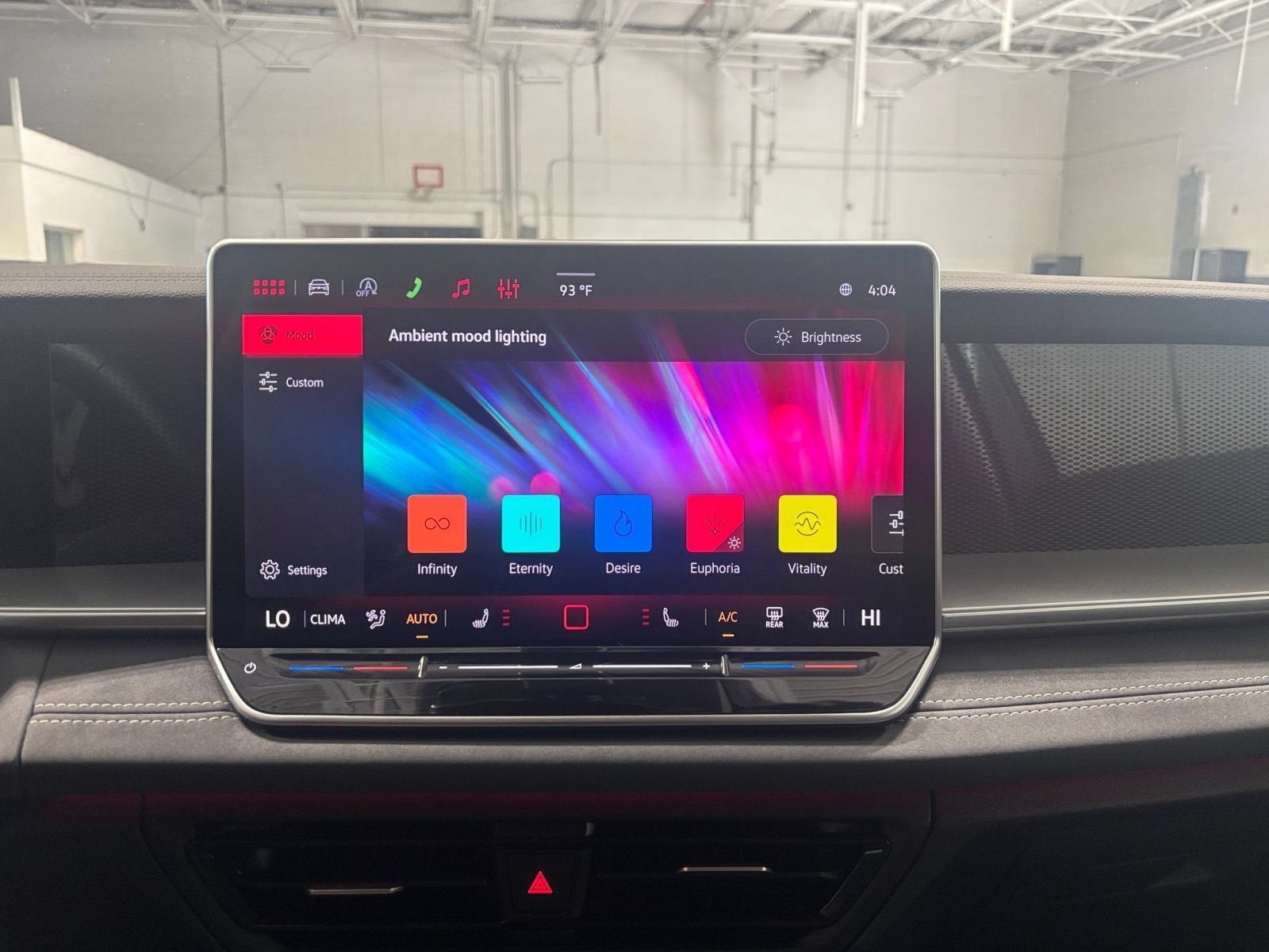 Used 2026 Volkswagen Tiguan SE AWD/4WD image 19
