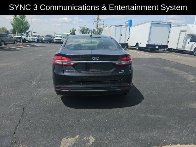 Used 2018 Ford Fusion SE w/ Fusion SE Technology Package FWD image 9