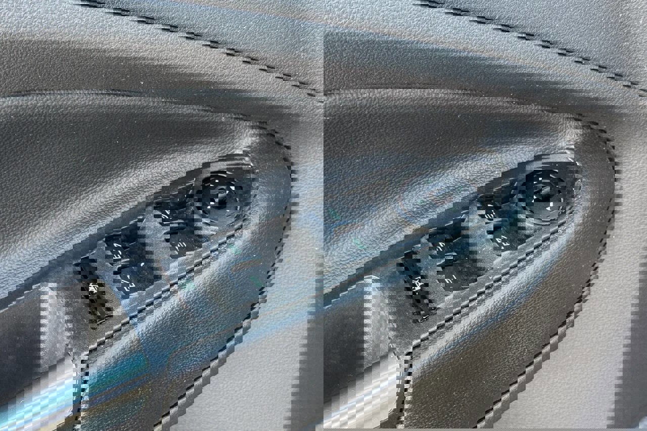 Used 2017 Ford Escape SE w/ SE Cold Weather Package image 21