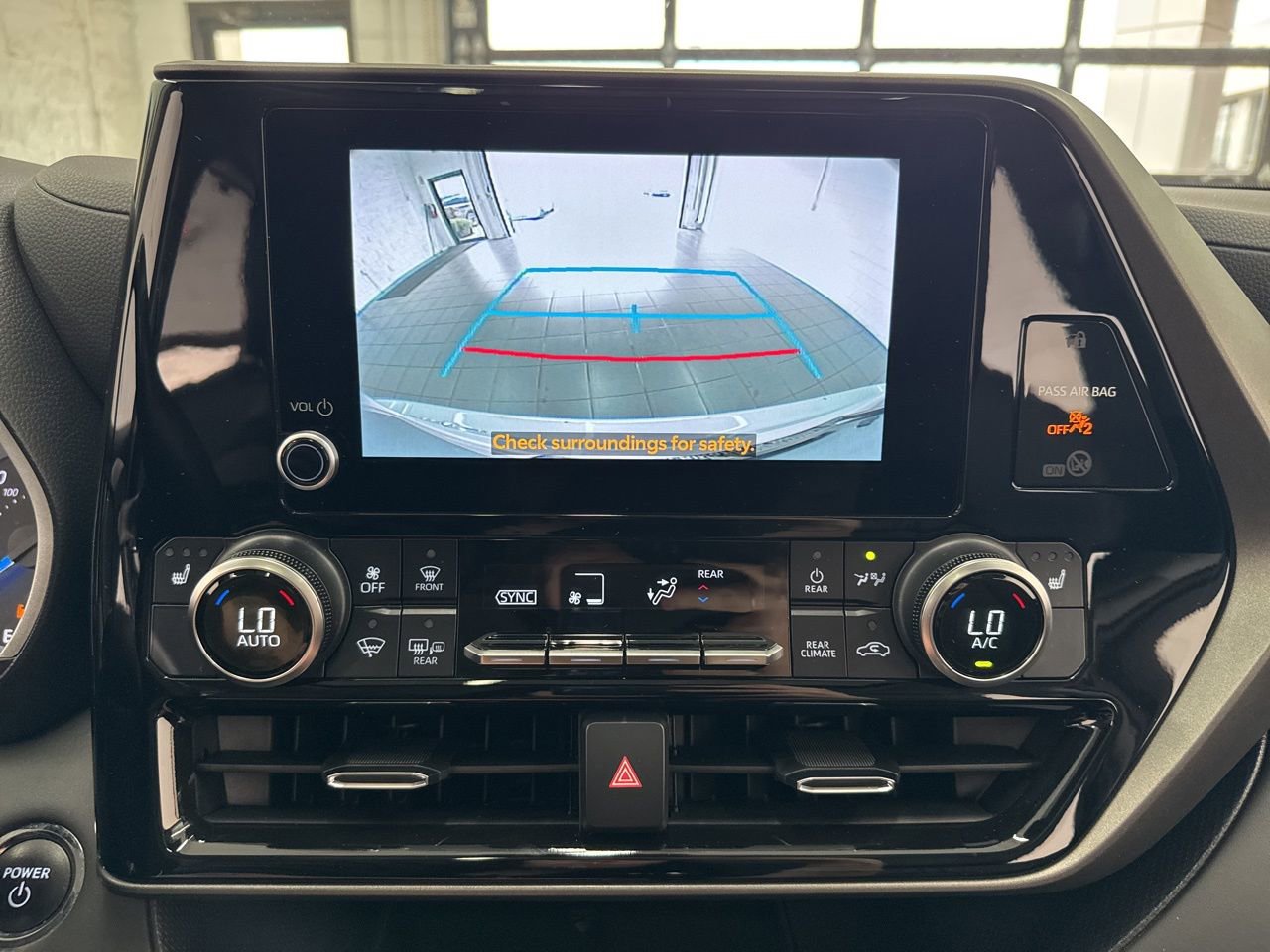 Used 2023 Toyota Highlander XLE image 27