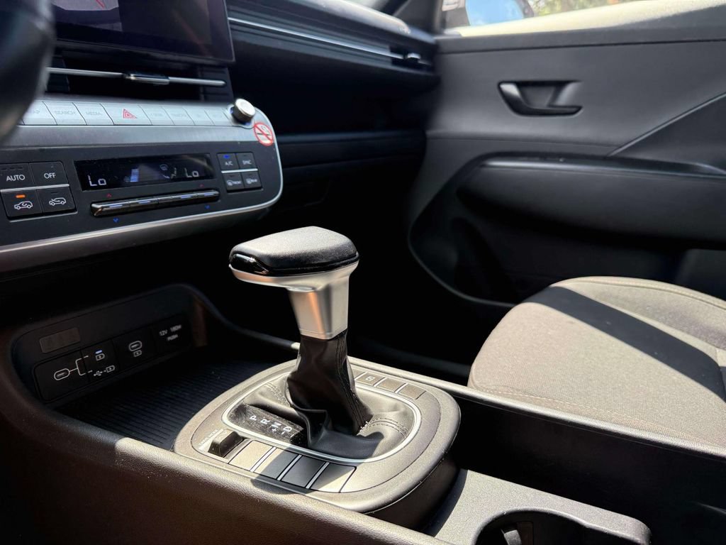 Used 2025 Hyundai Kona SEL FWD image 27