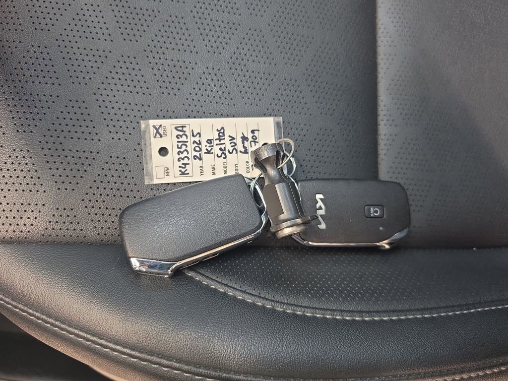 Used 2025 Kia Seltos EX w/ EX Sunroof Package image 35